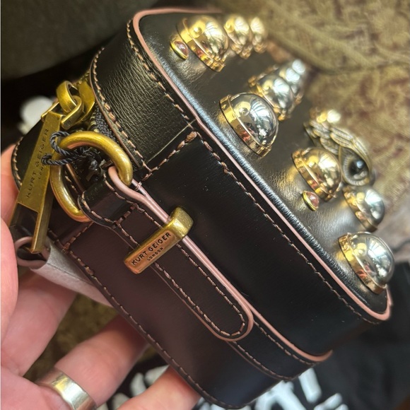 Authentic KURT GEIGER LONDON leather studs Eagle head zip top crossbody - Picture 4 of 15